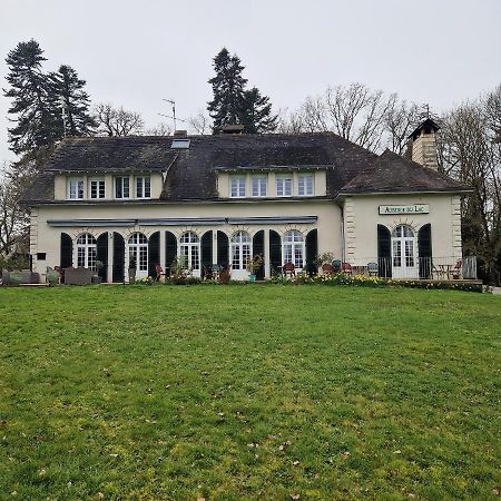 Aux Berges Du Lac De Mondon Mailhac-sur-Benaize Exterior foto